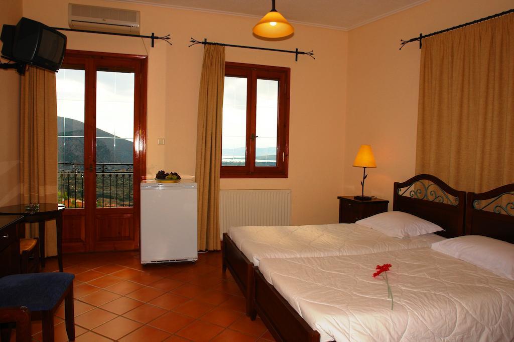 Xenonas Chrisso Hotel Delphi Quarto foto