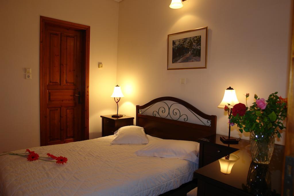 Xenonas Chrisso Hotel Delphi Quarto foto